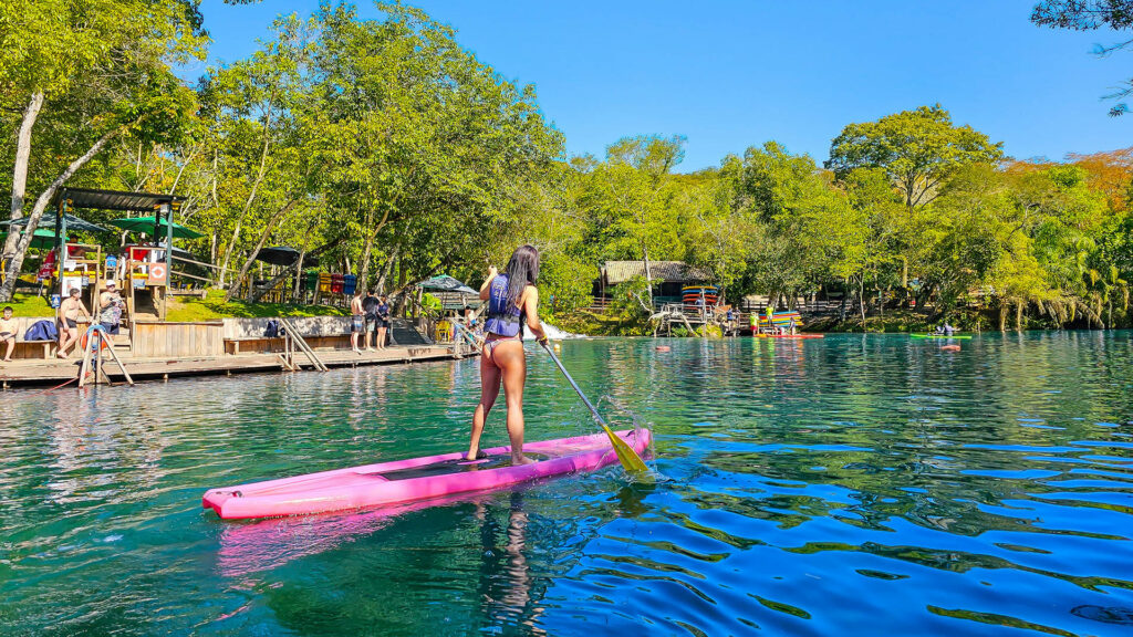 Stand Up Paddle no Eco Park Porto da Ilha convida à conexão com a natureza no Rio Formoso Stand Up Paddle no Eco Park Porto da Ilha convida à conexão com a natureza no Rio Formoso