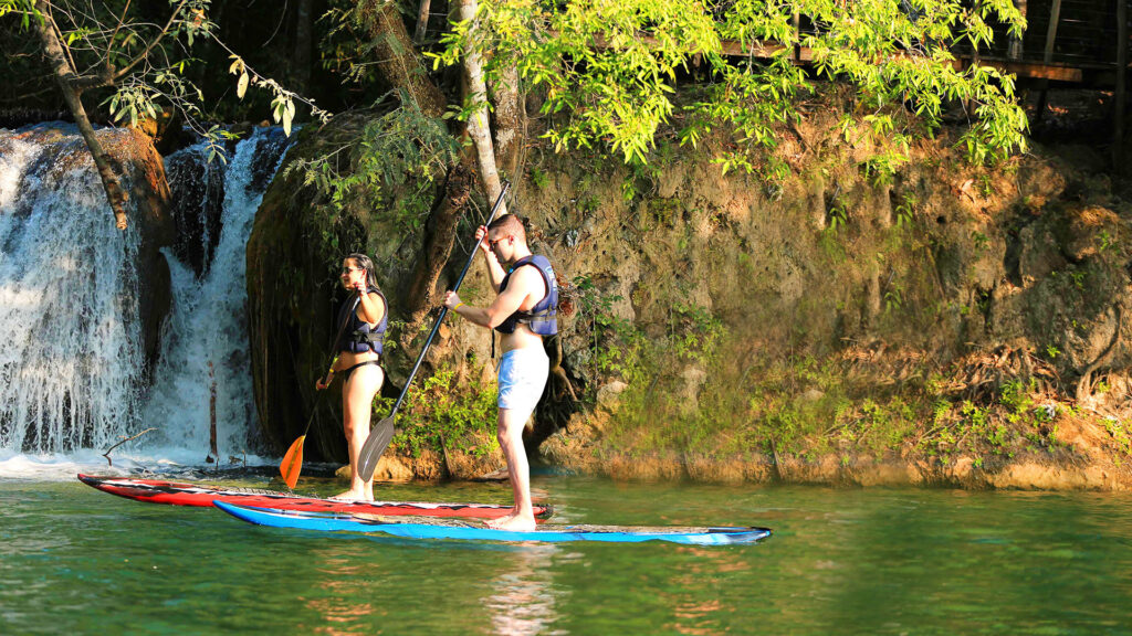 Stand Up Paddle no Eco Park Porto da Ilha convida à conexão com a natureza no Rio Formoso Stand Up Paddle no Eco Park Porto da Ilha convida à conexão com a natureza no Rio Formoso